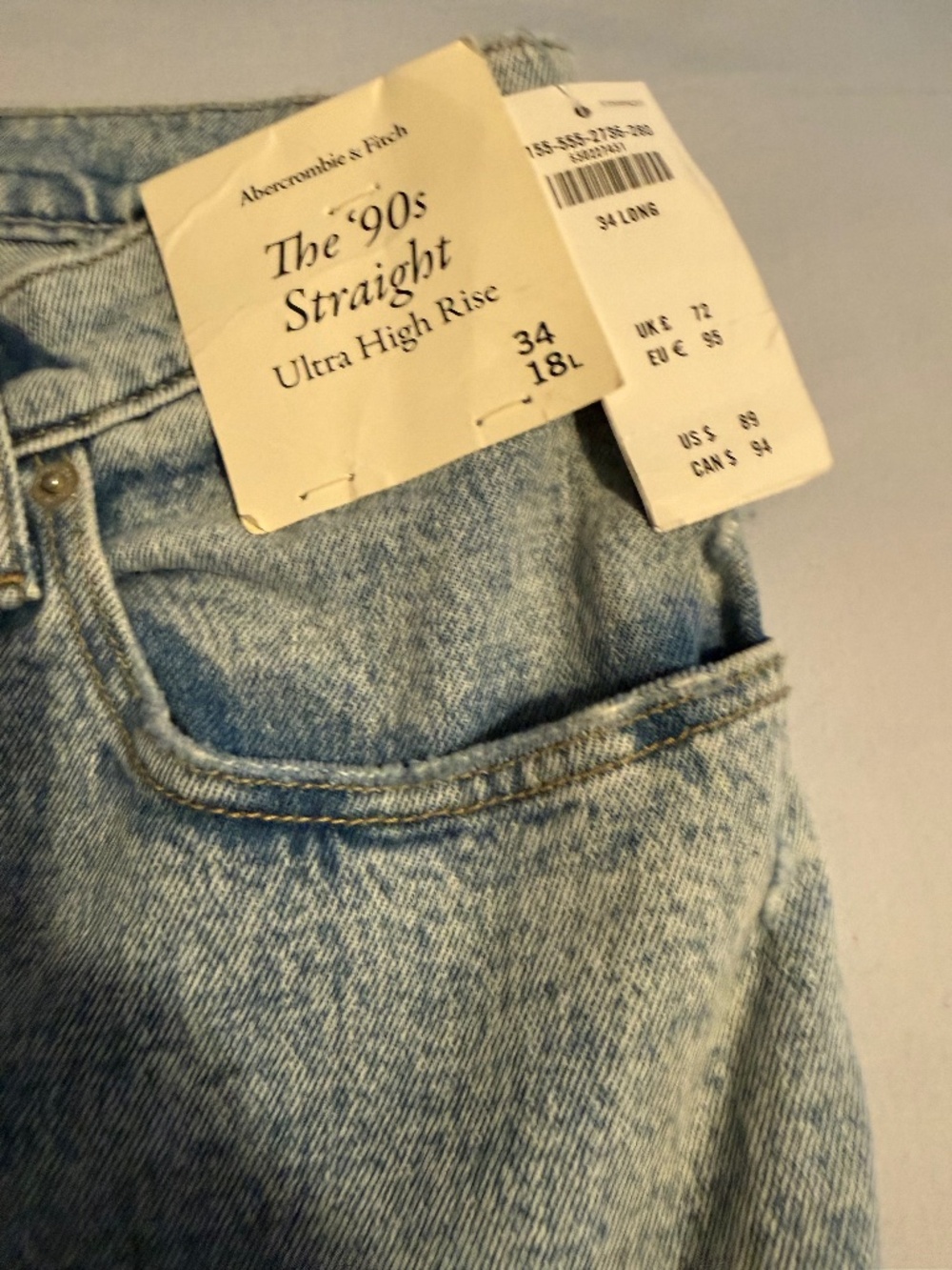 Abercrombie and Fitch The 90's Straight Ultra High Rise Jeans *NWT*